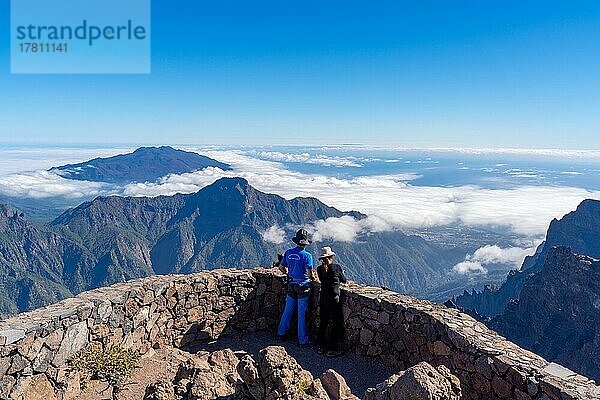 Blick vom Gipfel des Roque de los Muchachos über die Berglandschaft  Nationalpark Caldera de Taburiente  Insel Palma  Kanarische Inseln  Spanien  Europa