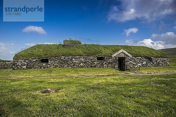 Rekonstruiertes Wikinger-Langhaus  Heroldswick  Unst  Shetland Inseln  Schottland  Großbritannien  Europa