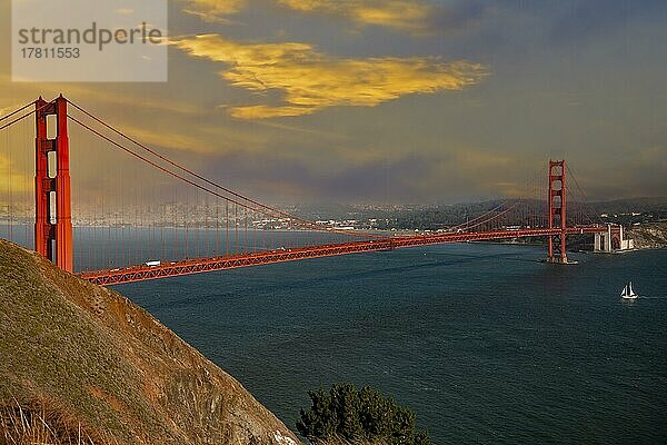 Golden Gate Bridge im Abendlicht  San Francisco  Kalifornien  USA  Nordamerika
