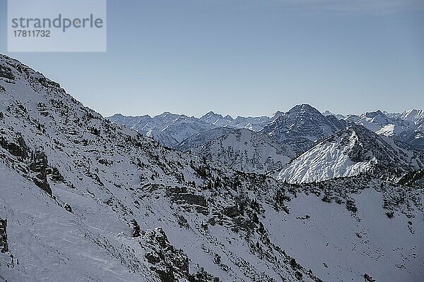 Berge im Winter  Ammergauer Alpen  Bayern  Deutschland  Europa