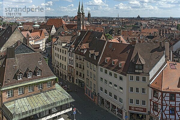 Blick auf die Altstadt mit der St. Sebald-und St. Lorenzkirche  Nürnberg  Mittelfranken  Bayern  Deutschland  Europa