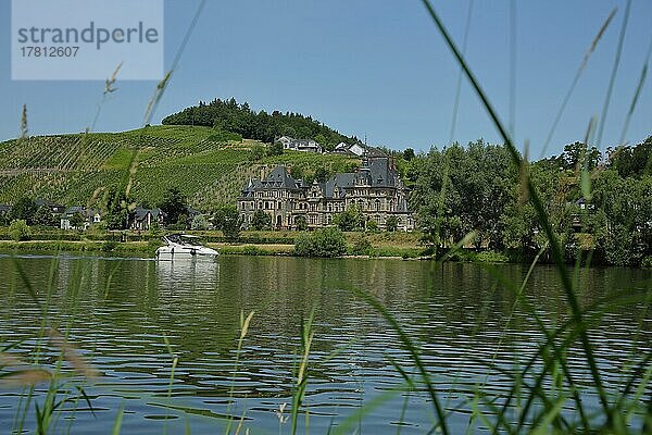Lieser Schloss erbaut 1885 in Bernkastel-Kues  Lieser  Mittelmosel  Mosel  Rheinland-Pfalz  Deutschland  Europa