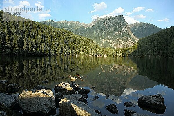 Piburger See mit Blick auf Acherkogel 3007m in Oetz  Piburg  Ötztal  Stubaier Alpen  Zentrale Ostalpen  Tirol  Alpen  Österreich  Europa