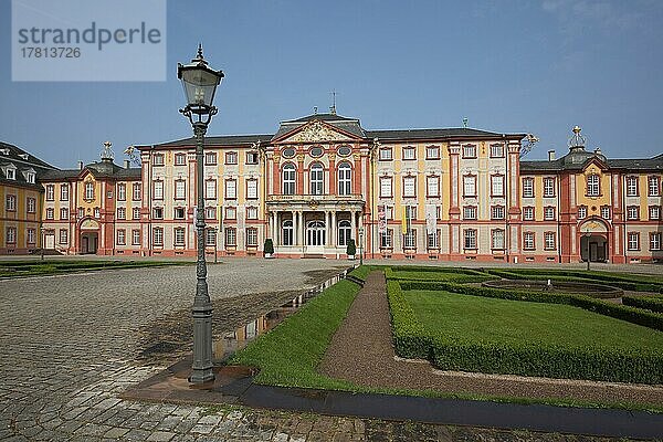 Innenhof vom barocken Schloss in Bruchsal  Baden-Württemberg  Deutschland  Europa