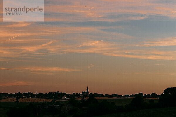 Sonnenuntergang  Bretagne Inland  Frankreich  Europa