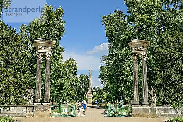 Obeliskportal  Schlosspark Sanssouci  Potsdam  Brandenburg  Deutschland  Europa