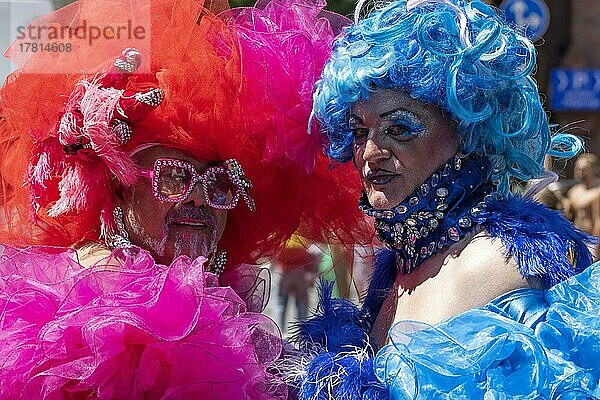 Homosexueller  Transvestit auf der CSD Parade 2022  Köln  Nordrhein-Westfalen  Deutschland  Europa