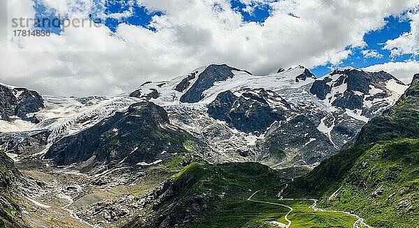 Panoramablick auf durch Erderwärmung abschmelzender Gletscher Steingletscher  Kanton Uri  Schweiz  Europa