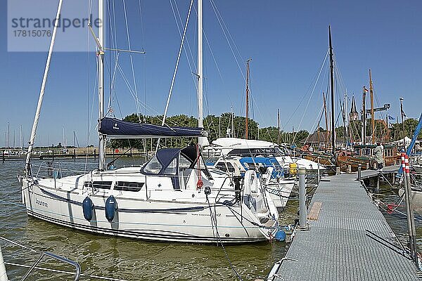 Boote  Yachthafen  Wustrow  Mecklenburg-Vorpommern  Deutschland  Europa