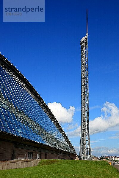 Stadt Glasgow  Titan Crane  Glasgow Tower mit Titaniumbeschichtung  Science Centre  Schottland  Großbritannien  Europa