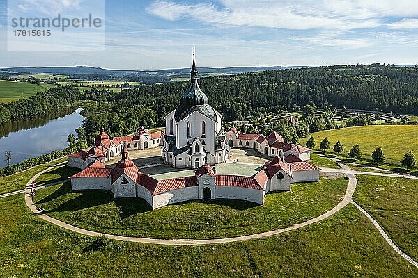 Luftaufnahme der Unesco Wallfahrtskirche des Heiligen Johannes von Nepomuk  Tschechische Republik  Europa