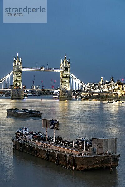 Tower Bridge  blaue Stunde  London  England  Großbritannien  Europa
