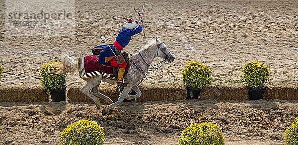 Osmanischer Bogenschütze beim Reiten und Schießen zu Pferd