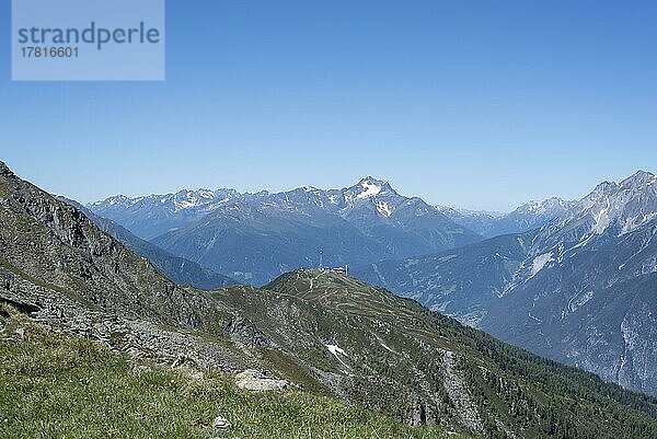 Venet Gipfelhütte  Sendemast  Alpen mit Schneefeldern  Zams  Tirol  Österreich  Europa