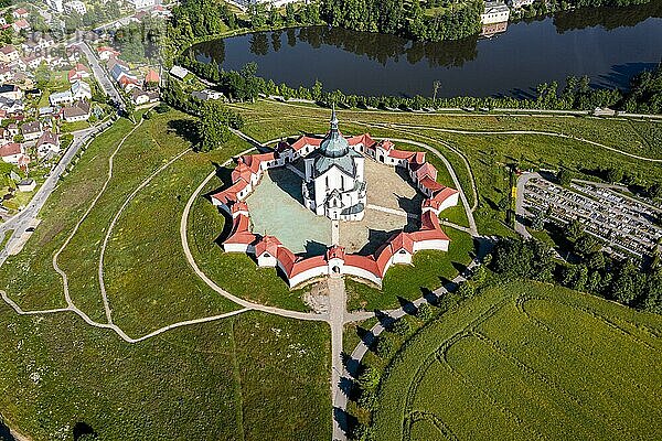 Luftaufnahme der Unesco Wallfahrtskirche des Heiligen Johannes von Nepomuk  Tschechische Republik  Europa