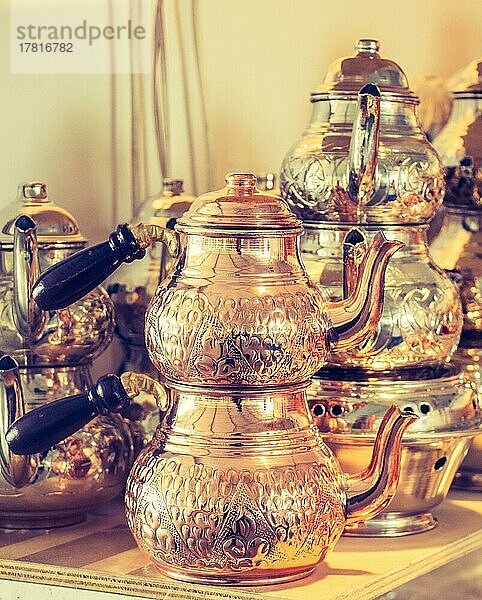 Türkische Teekanne im traditionellen Stil