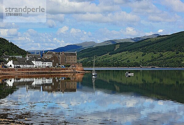 Inveraray  Ortschaft in der schottischen Unitary Authority Argyll and Bute  liegt am Ufer des Meeresarmes Loch Fyne an der Einfahrt der Bucht Holy Loch  Schottland  Großbritannien  Europa