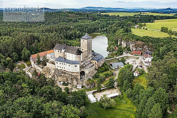 Luftaufnahme der Burg Kost  Böhmisches Paradies  Tschechische Republik  Europa