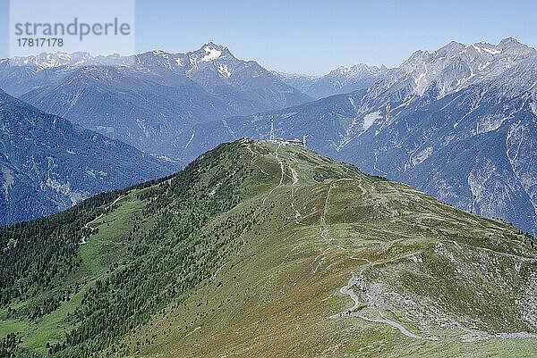 Venet Gipfelhütte  Sendemast  Alpen mit Schneefeldern  Zams  Tirol  Österreich  Europa