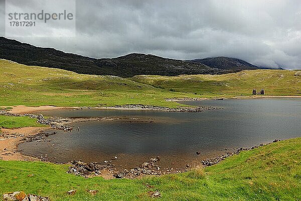 Highlands  Nordwestküste  Landschaft am Loch Assynt  Schottland  Großbritannien  Europa