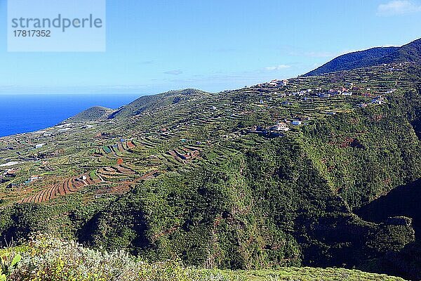 Blick vom Mirador San Bartolome in die Landschaft zwischen den Orten Puntallana und Los Sauces  La Palma  Kanarische Insel  Spanien  Europa