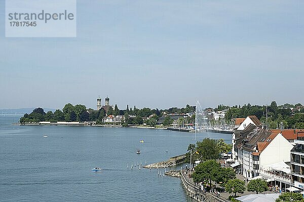 Stadtansicht mit Schlosskirche und Schloss  Ausblick vom Moleturm  Friedrichshafen  Bodensee  Baden-Württemberg  Deutschland  Europa