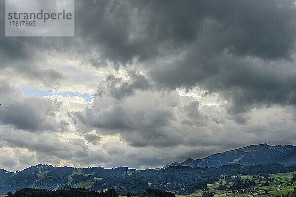 Gewitterwolken bei Sonthofen  Allgäu  Bayern  Deutschland  Europa