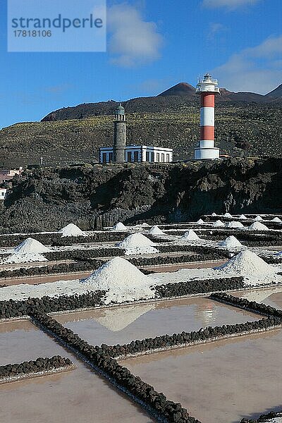 Kristallationsbecken  Salinen in Fuencaliente an der Punta de Fuencaliente  Leuchttuerme an der Südspitze der Insel  La Palma  Kanarische Insel  Spanien  Europa