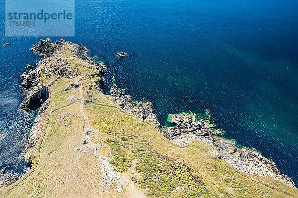 Cudden Point Cliffs aus einer Drohne  National Trust  Cornwall  England  Großbritannien  Europa