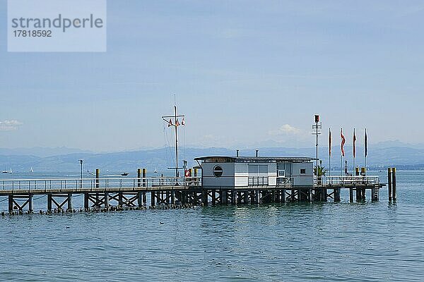 Schiffsanlegesteg  Hagnau  Bodensee  Baden-Württemberg  Deutschland  Europa