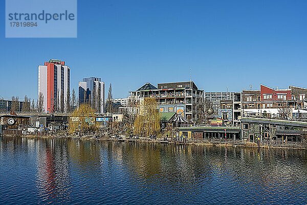 Holzmarkt Strandbar an der Jannowitzbrücke  Holzmarktstraße  Berlin-Mitte  Deutschland  Europa