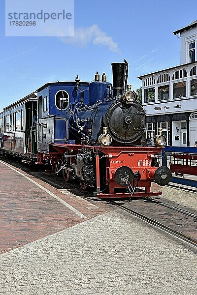 Historische Dampflokomotive der Borkumer Kleinbahn  Borkum  Ostfriesische Insel  Ostfriesland  Niedersachsen  Deutschland  Europa