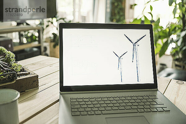 Design einer Windkraftanlage auf dem Bildschirm eines Laptops im Heimbüro
