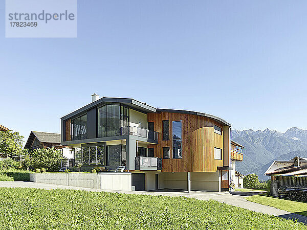 Österreich  Tirol  Fassade einer modernen Villa