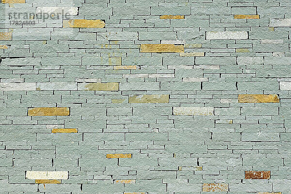 Oberfläche einer grauen Backsteinmauer