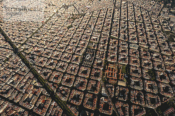Spanien  Katalonien  Barcelona  ??Helikopterblick auf ein dicht besiedeltes Wohnviertel