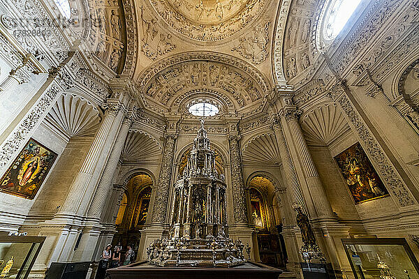Innenraum der Kathedrale von Sevilla  UNESCO-Weltkulturerbe  Andalusien  Spanien  Europa