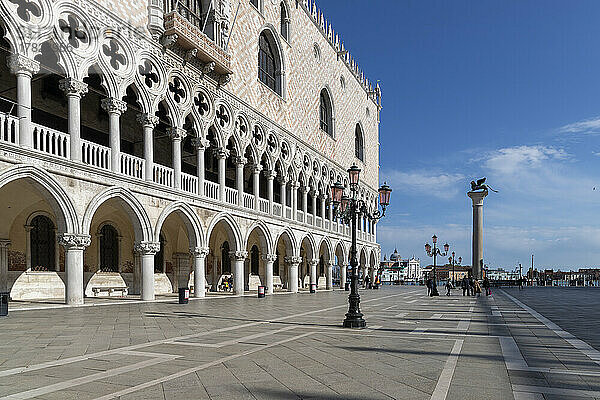 Perspektive des Dogenpalastes  Markusplatz  Venedig  UNESCO-Weltkulturerbe  Venetien  Italien  Europa