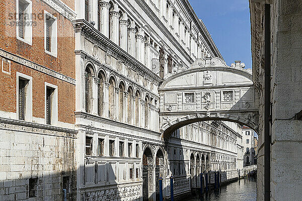 Perspektive der Seufzerbrücke  Rio di Palazzo  Venedig  UNESCO-Weltkulturerbe  Venetien  Italien  Europa