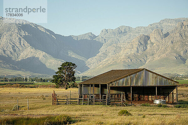 Farmgebäude in der Nähe von Worcester  Westkap  Südafrika  Afrika