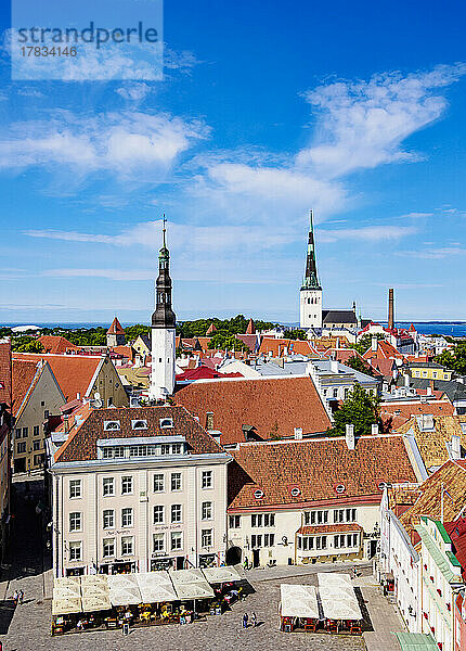 Raekoja plats  Marktplatz der Altstadt  Blick von oben  UNESCO-Weltkulturerbe  Tallinn  Estland  Europa