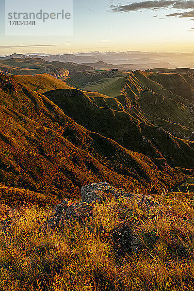 Morgendämmerung  Drakensberge  Royal Natal National Park  Provinz KwaZulu-Natal  Südafrika  Afrika