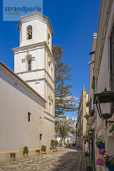 Ansicht der Kirche Iglesia de El Salvador in der Altstadt von Nerja  Nerja  Costa del Sol  Provinz Malaga  Andalusien  Spanien  Mittelmeer  Europa