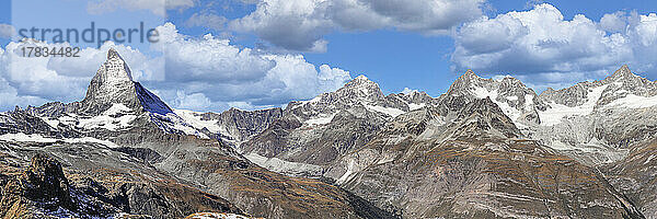 Matterhorngipfel  4478m  mit Dent Blanche  Pointe de Zinal  Grand Cornier und Obergabelhorn  Zermatt  Wallis  Schweizer Alpen  Schweiz  Europa