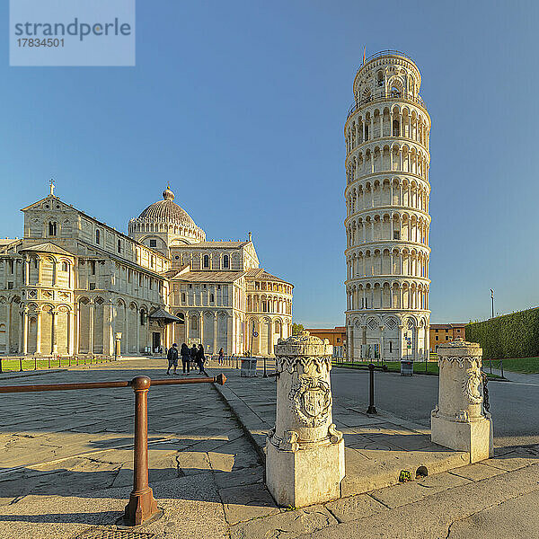 Kathedrale Santa Maria Assunta und Schiefer Turm von Pisa  Piazza dei Miracoil  UNESCO-Weltkulturerbe  Pisa  Toskana  Italien  Europa