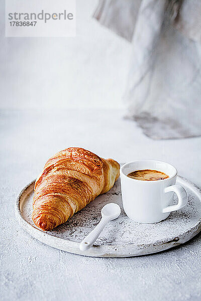 Französisches Croissant zum Kaffee