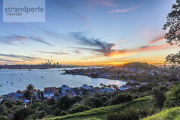 Auckland Skyline in der Abenddämmerung  Auckland  Nordinsel  Neuseeland  Pazifik