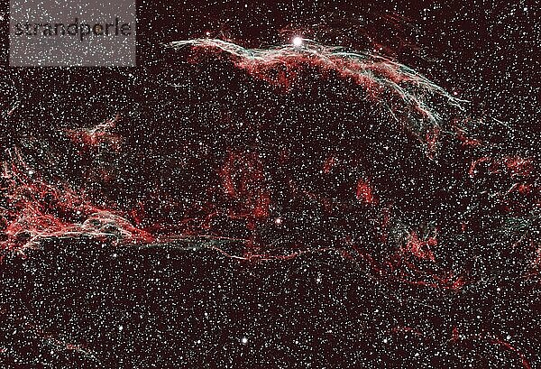 Hexenbesen Nebel im Cirrusnebel mit hellen Stern 52 Cygni  Western Veil Nebula  NGC6960  Supernova Explosion