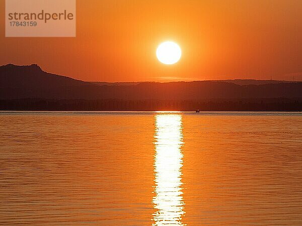 Sonnenuntergang an der Reichenau  Bodensee  Baden-Württemberg  Deutschland  Europa