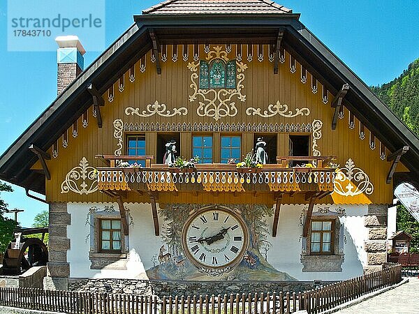 Schwarzwalduhr am Hofgut Sternen  Höllensteig  Höllental  Ravennaschlucht  Schwarzwald  Baden-Württemberg  Deutschland  Europa